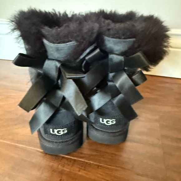 NWOT UGG Bailey Bow II Kids Boots-Size 8 - Picture 1 of 8